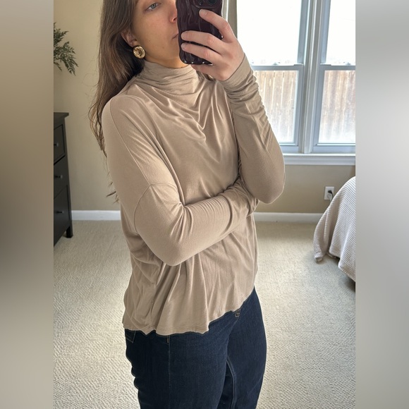 Aritzia babaton mock neck longsleeve - Picture 2 of 4